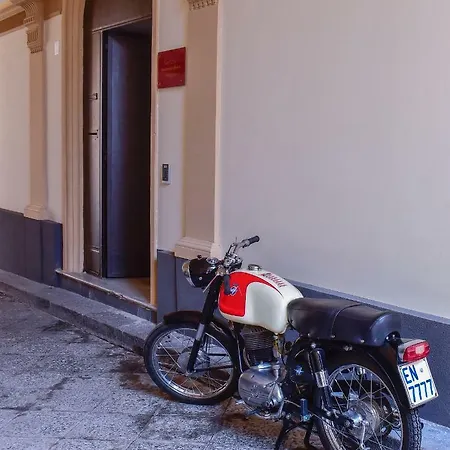 Palazzo Degli Affreschi Bed & Breakfast