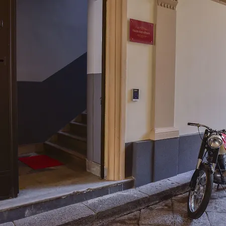 Palazzo Degli Affreschi Bed & Breakfast