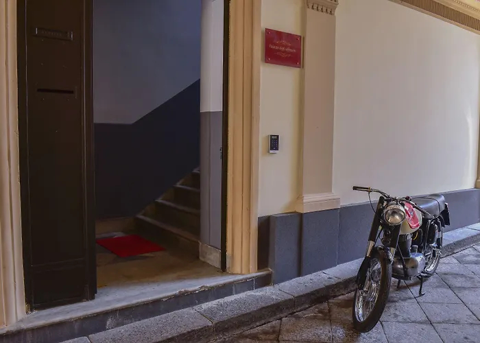 Palazzo Degli Affreschi Bed & Breakfast