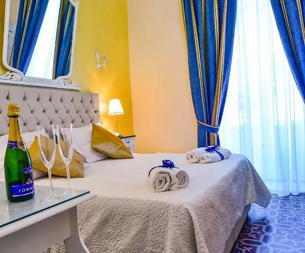 Palazzo Degli Affreschi Bed & Breakfast 4*