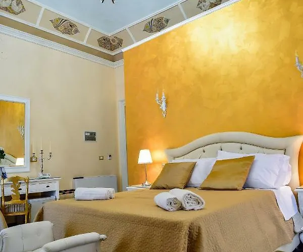 Bed & Breakfast Palazzo Degli Affreschi 4*